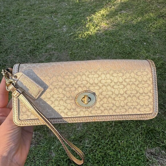 Vintage Coach Anniversary Release Legacy Clutch - Picture 1 of 16